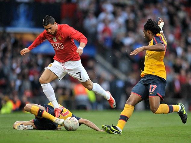 更是对菲尔 更是对菲尔